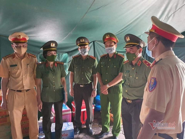 Hà Nội phát hiện 25 ca nghi nhiễm Covid-19 tại các chốt kiểm soát - Hình 2 Ha Noi phat hien 25 ca nghi nhiem Covid-19 tai cac chot kiem soat-Hinh-2