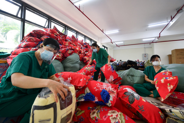 72 giờ hình thành BV dã chiến điều trị Covid-19 lớn nhất Việt Nam - Hình 21 72 gio hinh thanh BV da chien dieu tri Covid-19 lon nhat Viet Nam-Hinh-21