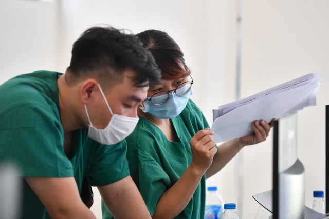 72 giờ hình thành BV dã chiến điều trị Covid-19 lớn nhất Việt Nam - Hình 23 72 gio hinh thanh BV da chien dieu tri Covid-19 lon nhat Viet Nam-Hinh-23