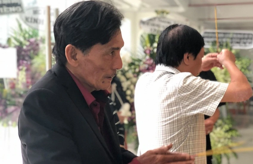 Thương Tín "Ván bài lật ngửa" đến viếng nghệ sĩ Chánh Tín