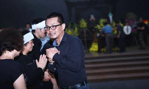Đồng nghiệp rơi nước mắt tiễn biệt NSƯT Anh Dũng