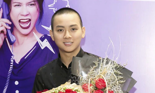 Hoài Lâm xin lỗi vì đến trễ trong buổi ra mắt “Yêu em bất chấp“