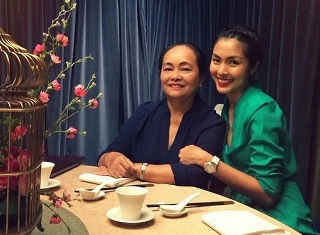 Mẹ đẻ tặng quà gì ngày cưới mà Tăng Thanh Hà giữ như báu vật?