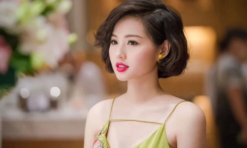 Tâm Tít tái xuất đẹp lộng lẫy sau sinh quý tử