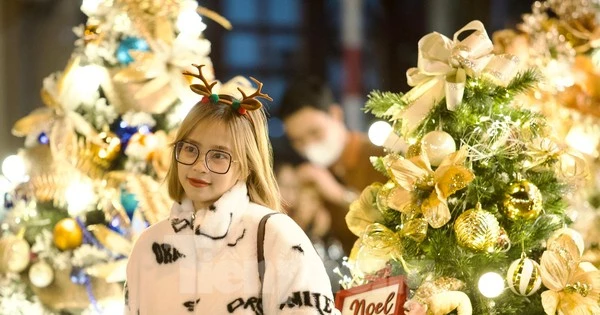 Trai xinh gái đẹp xuống phố đón Giáng sinh sớm 