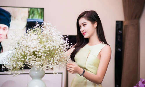 Á hậu Huyền My đón Tết trong chung cư cao cấp mới