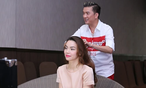 Ca sĩ Đàm Vĩnh Hưng trổ tài làm đẹp cho Hà Hồ