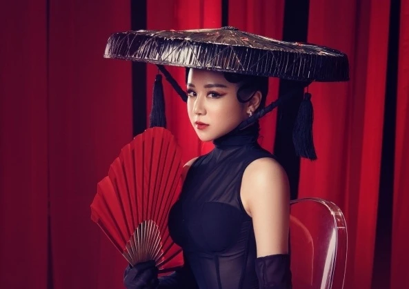 Nhã Tiên mặc áo dài không quần phản cảm: “Cố ý để gây chú ý...”