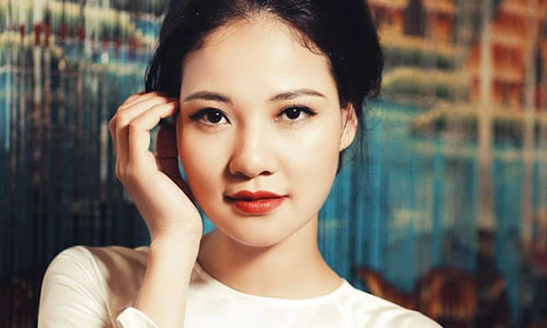 Trần Thị Quỳnh đằm thắm khi hóa cô gái Sài Gòn xưa