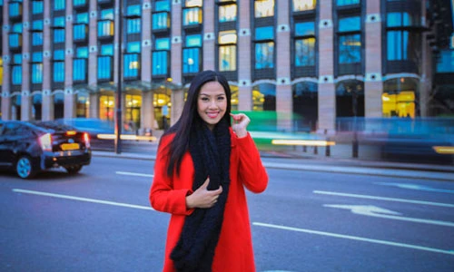 Top 25 Miss World Nguyễn Thị Loan xinh đẹp trên phố London