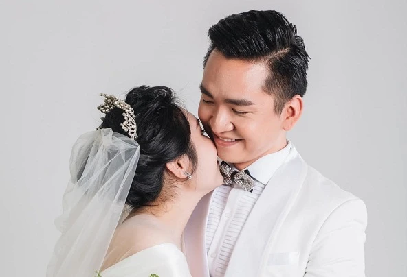 MC Hạnh Phúc lần đầu khoe ảnh cưới sau hơn một năm kết hôn