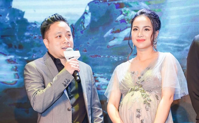 Đinh Ngọc Diệp bụng bầu 9 tháng vẫn xinh đẹp bên ông xã