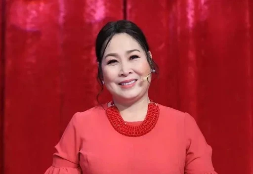 NSND Hồng Vân phát ngôn giữa dịch bệnh gây tranh cãi 