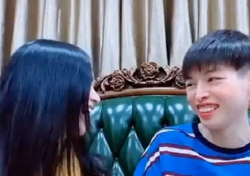 Hậu "dao kéo", Đức Phúc vẫn không sửa được nụ cười hở lợi khi quên che mồm