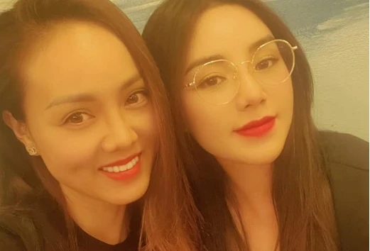 Vợ NSND Công Lý đọ sắc cùng Quỳnh Kool