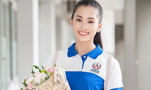 Trần Tiểu Vy nhập học sau đăng quang, nhận học bổng 600 triệu