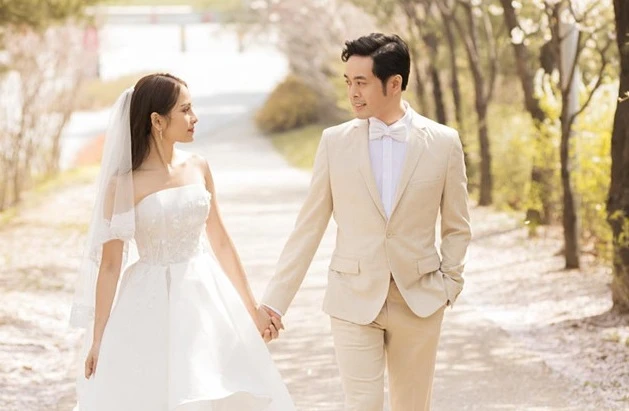 Ảnh cưới nhạc sĩ Dương Khắc Linh với vợ kém 13 tuổi