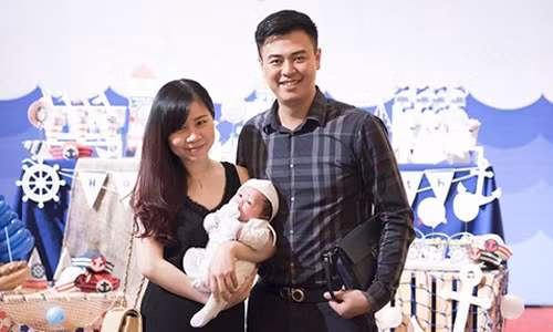 Lộ diện con trai đầu lòng của MC Tuấn Tú