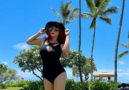 "Bà mẹ 3 con" Trizzie Phương Trinh tuổi 55 vẫn vô cùng gợi cảm