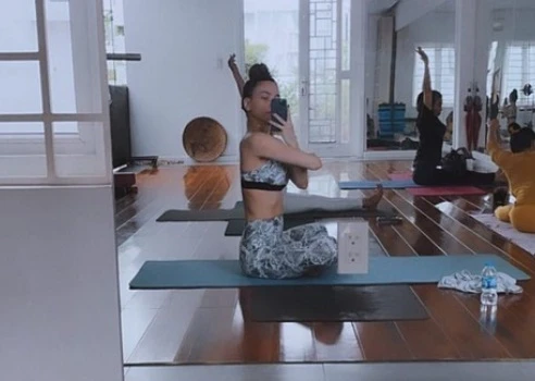 Không cần tới photoshop, Hồ Ngọc Hà khoe cơ bụng cuồn cuộn