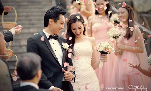 4 váy cưới đính pha lê của cô dâu Trúc Diễm