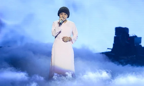 Hát nhạc Trịnh, Huyền Trân "đốn tim" fan với hình ảnh mộc