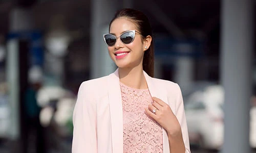 “Nhìn là kết” ảnh Phạm Hương chất lừ ở sân bay đi Singapore