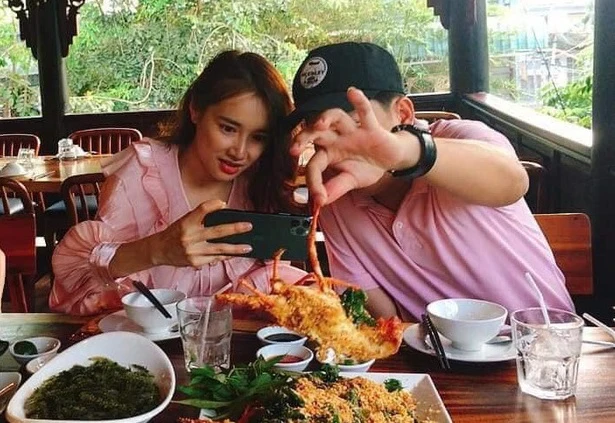 Trường Giang chiều vợ đỉnh cao, phục vụ tận tình cho Nhã Phương sống ảo