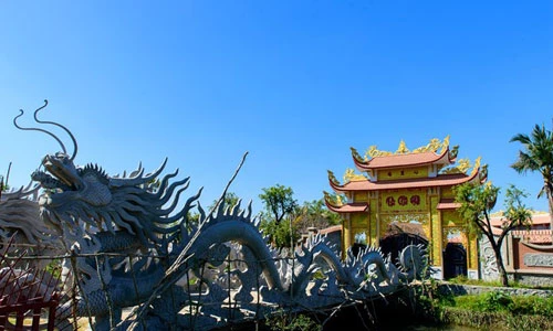 Cận cảnh nhà thờ Tổ của Hoài Linh đã dừng thi công