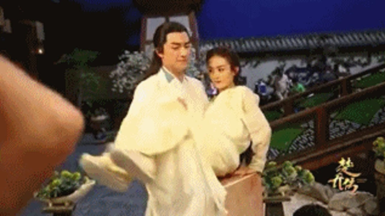 Sự thật chết cười những cảnh bế người đẹp trong phim