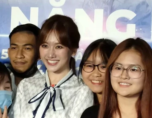 Nhan sắc thật Hari Won qua camera thường: Có xứng “không tuổi“?