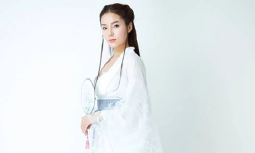 Ảnh Hoa hậu Kỳ Duyên hóa "tiểu tiên nữ" bị ném đá 