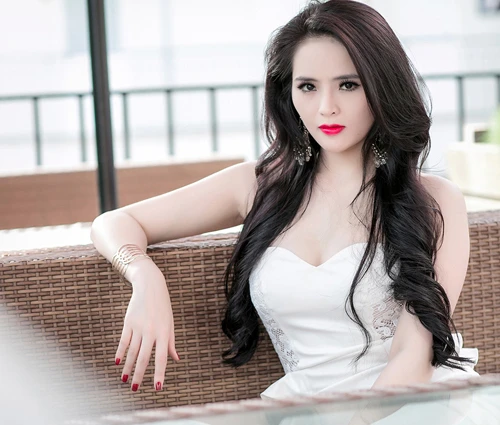 Dính nghi án "dao kéo" Lại Hương Thảo vẫn thi Miss World