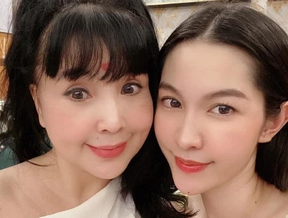 Con dâu của NSND Lan Hương nhan sắc cực phẩm dù đã ba con