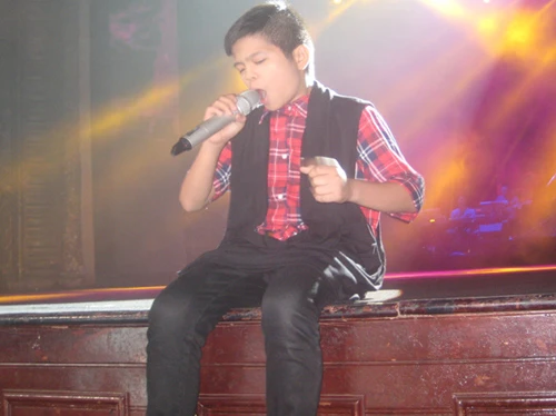 Quang Anh làm nổ tung sân khấu ở Hà Nội