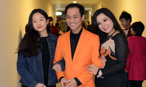 Thanh Thanh Hiền đi diễn cùng chồng mới cưới và con gái