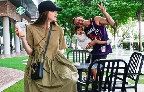 Hồ Ngọc Hà mất điểm vì váy nhàu nát bên Kim Lý và Lisa