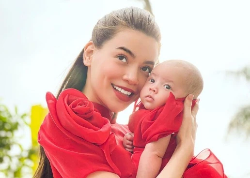 Con gái Hồ Ngọc Hà và những lần xuất hiện chuẩn “bé điệu“