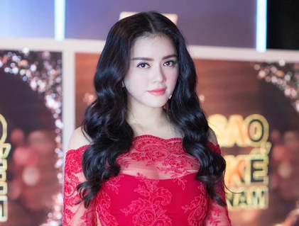 Lý Nhã Kỳ tặng Hữu Sang một chuyến bay tới Pháp