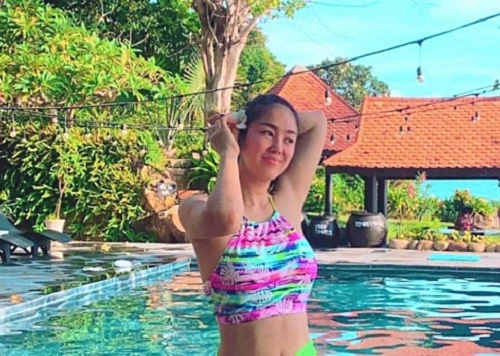 Lê Phương quyến rũ hút mắt ở bể bơi nhờ giảm cân “chóng mặt“