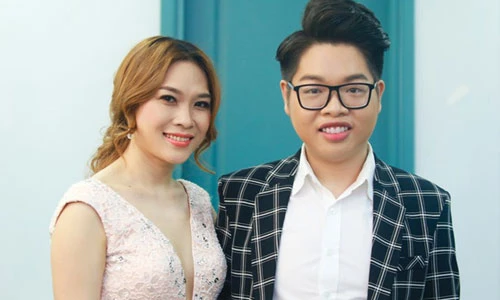 Mỹ Tâm tươi tắn đi diễn cùng học trò giữa ồn ào