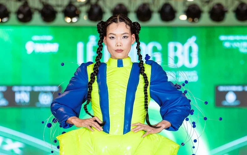 Á quân Next Top Model Nguyễn Hợp trở lại sàn catwalk