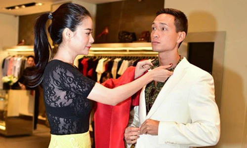 Trương Ngọc Ánh chọn trang phục cho “người tình” Kim Lý 
