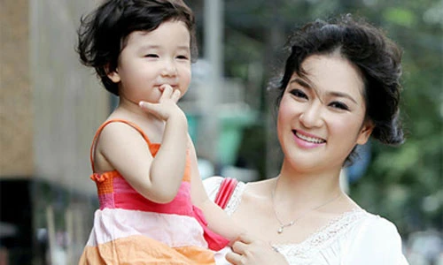 Cuộc sống hiện tại ít người biết của HH Nguyễn Thị Huyền