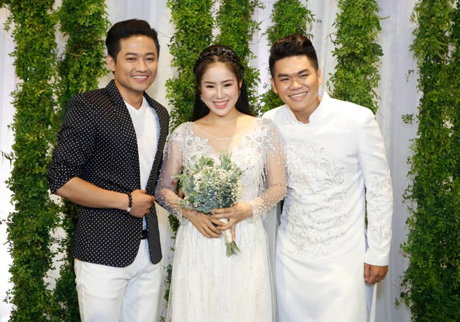 Tình cũ Quý Bình chúc phúc cho Lê Phương trong ngày cưới 