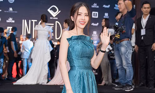 Nam Em tươi tắn xuất hiện ở sự kiện, đọ sắc Hà Thu