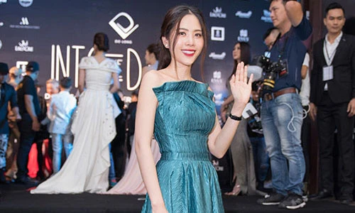 Nam Em tươi tắn xuất hiện ở sự kiện, đọ sắc Hà Thu