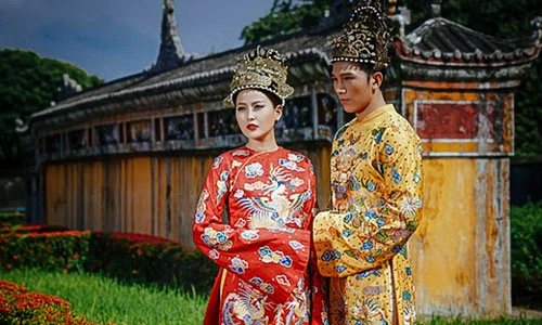 Hoa hậu Khánh Ngân đẹp đài các bên nam vương Ngọc Tình