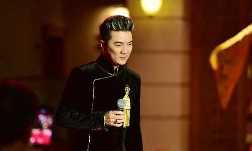 Đàm Vĩnh Hưng dốc tiền làm phim về chính cuộc đời mình