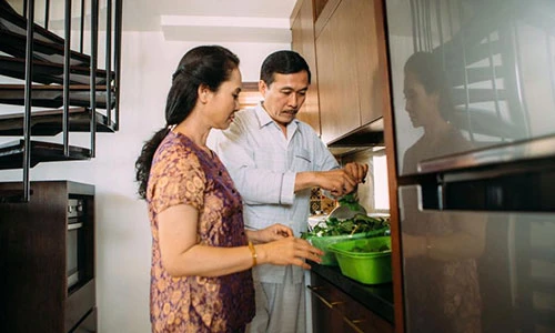 Chùm ảnh: Hôn nhân hạnh phúc của “mẹ chồng khó tính” Lan Hương